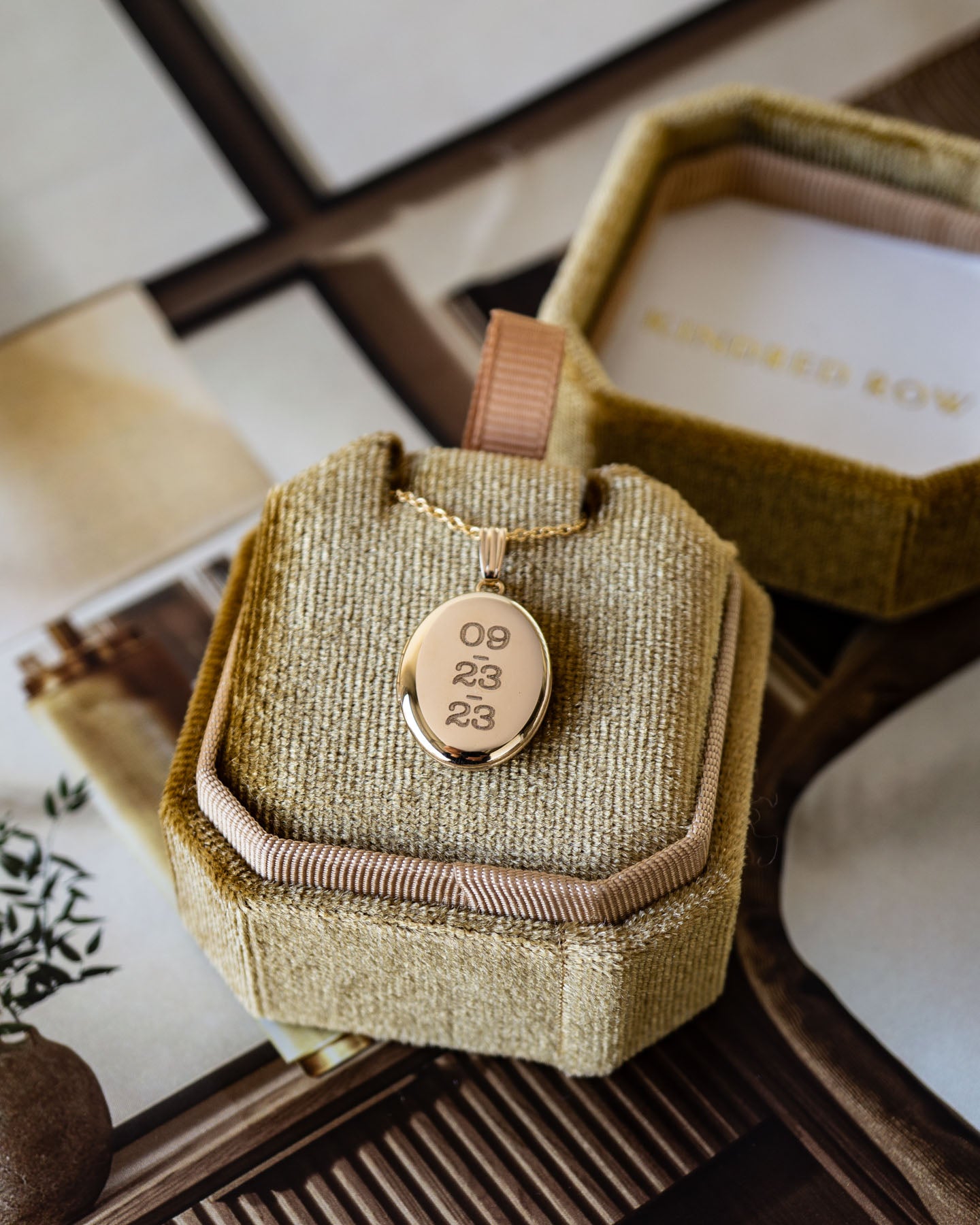 Front Row Locket Milestone Date Oval Locket – Kindred Row