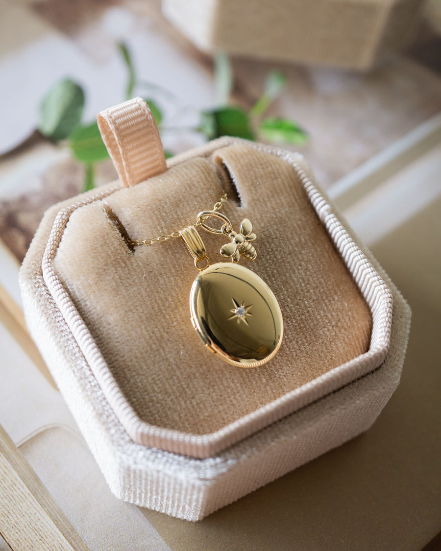 bee solid gold necklace