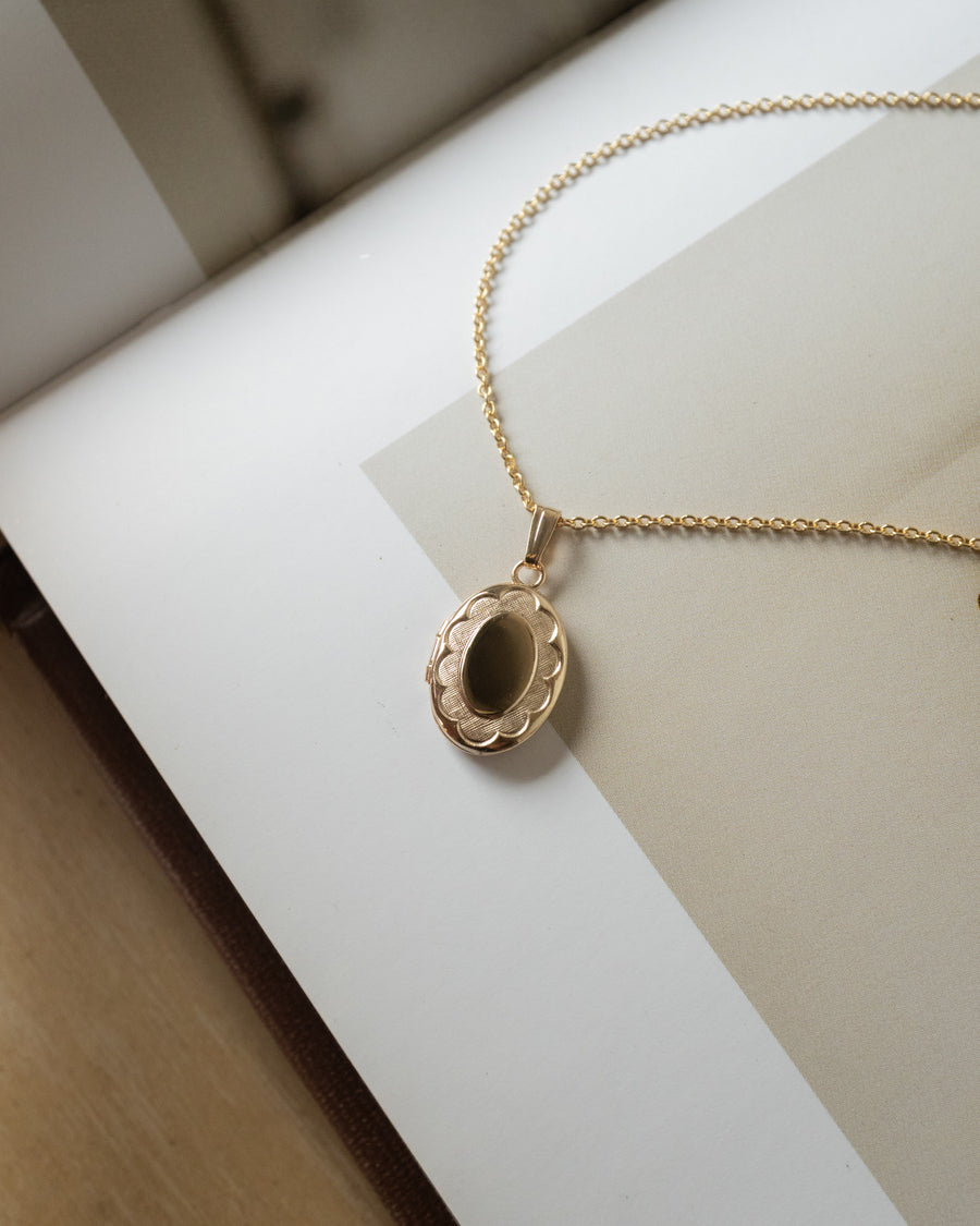 Scallop Frame Oval Locket – Kindred Row